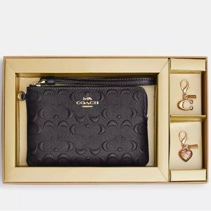 Coach Boxed Corner Zip Wristlet In Signature Leather black